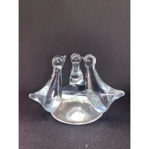 HAND-BLOWN GLASS FIGURINE/PAPERWEIGHT WITH 3 CIRCLED PENGUINS